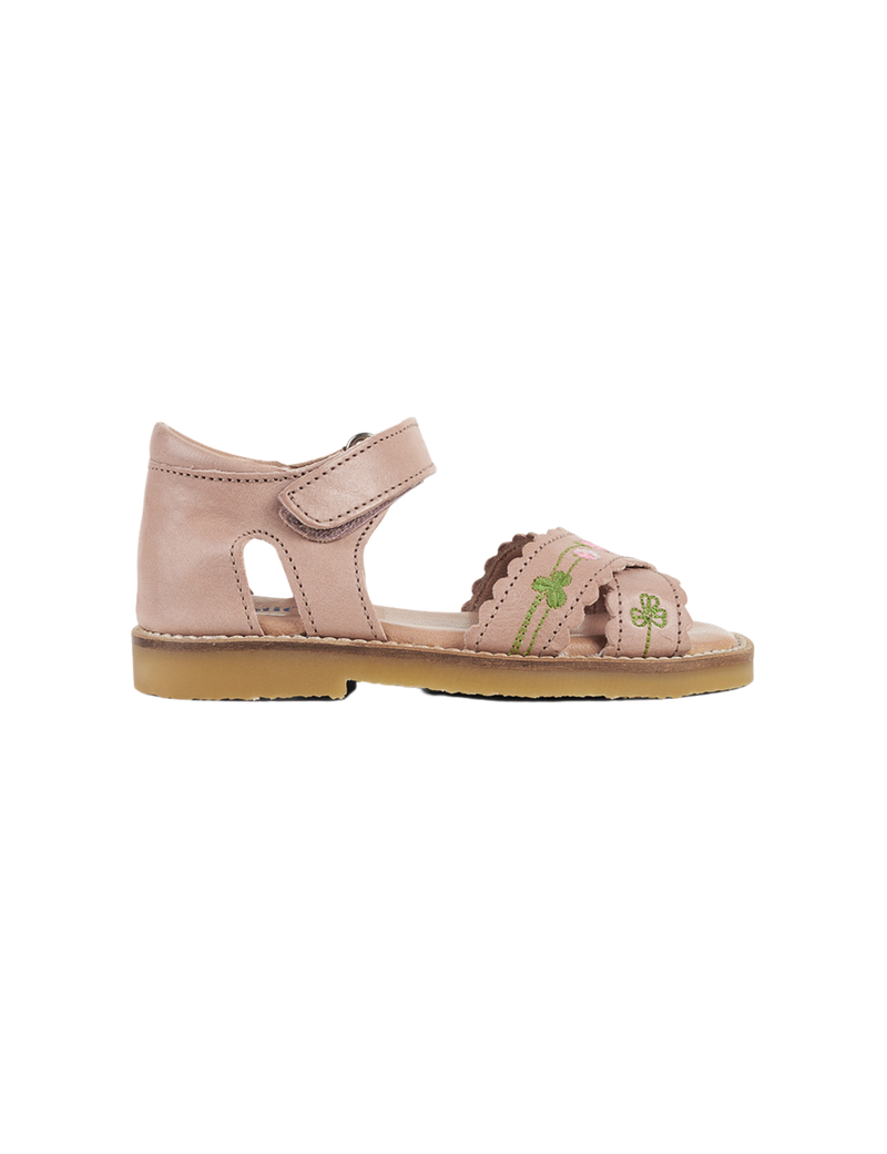 Petit Nord Blooming Clover Scallop Crossover Sandal Sandals Soft pink 009