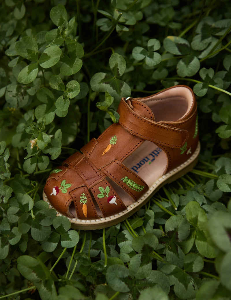 Petit Nord Veggie Classic Sandal Sandals Cognac 002