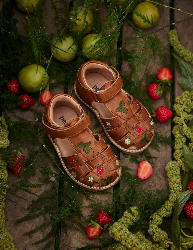 Petit Nord Wild Strawberries Classic sandal Sandals Cognac 002
