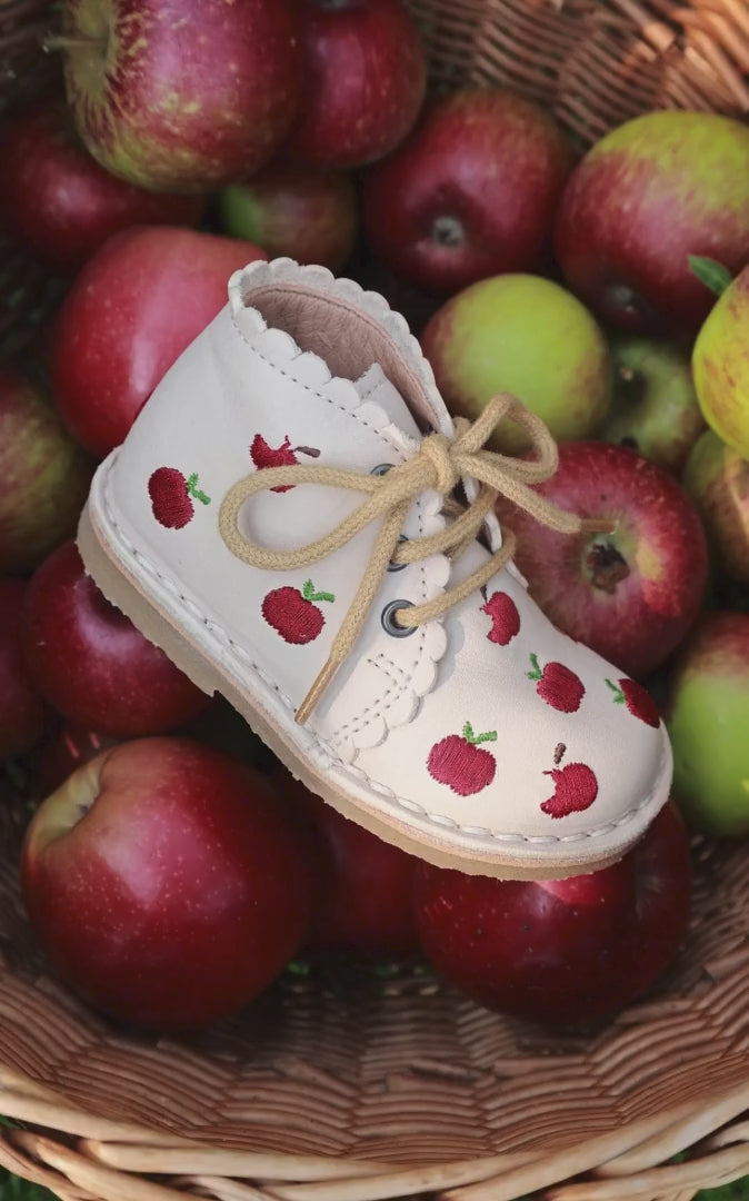 Petit Nord Apple Scallop Boot Boots Cream 052