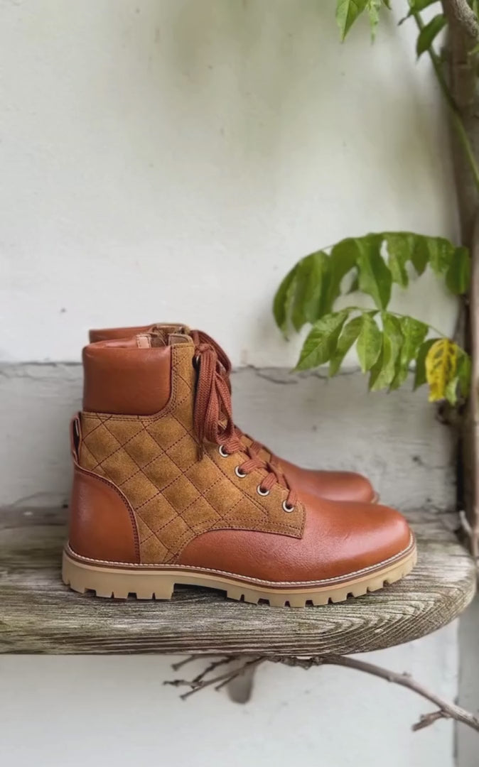 Petit Nord Quilted Saga Boot Women Amber suede 032